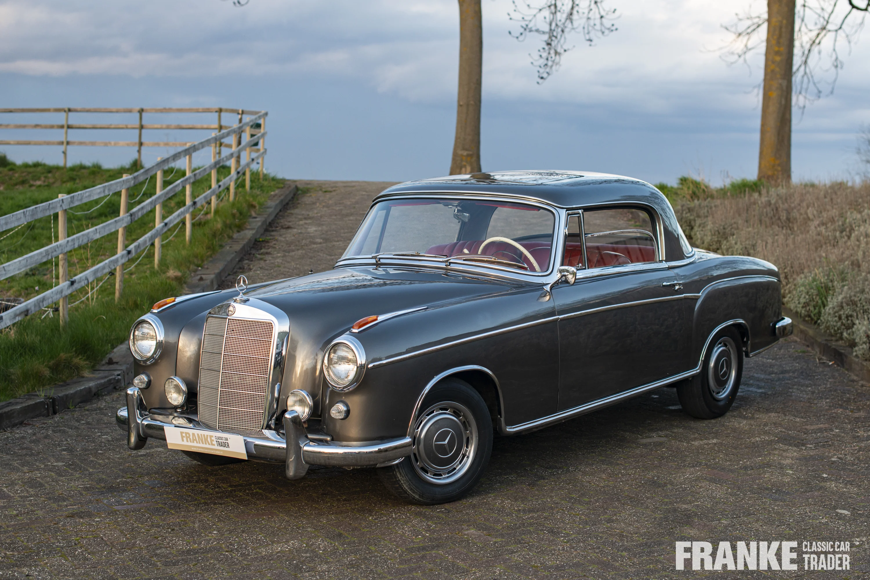 Mercedes-Benz 220 SE Coupe - 1 mercedes220se coupe4922 - 2-2024