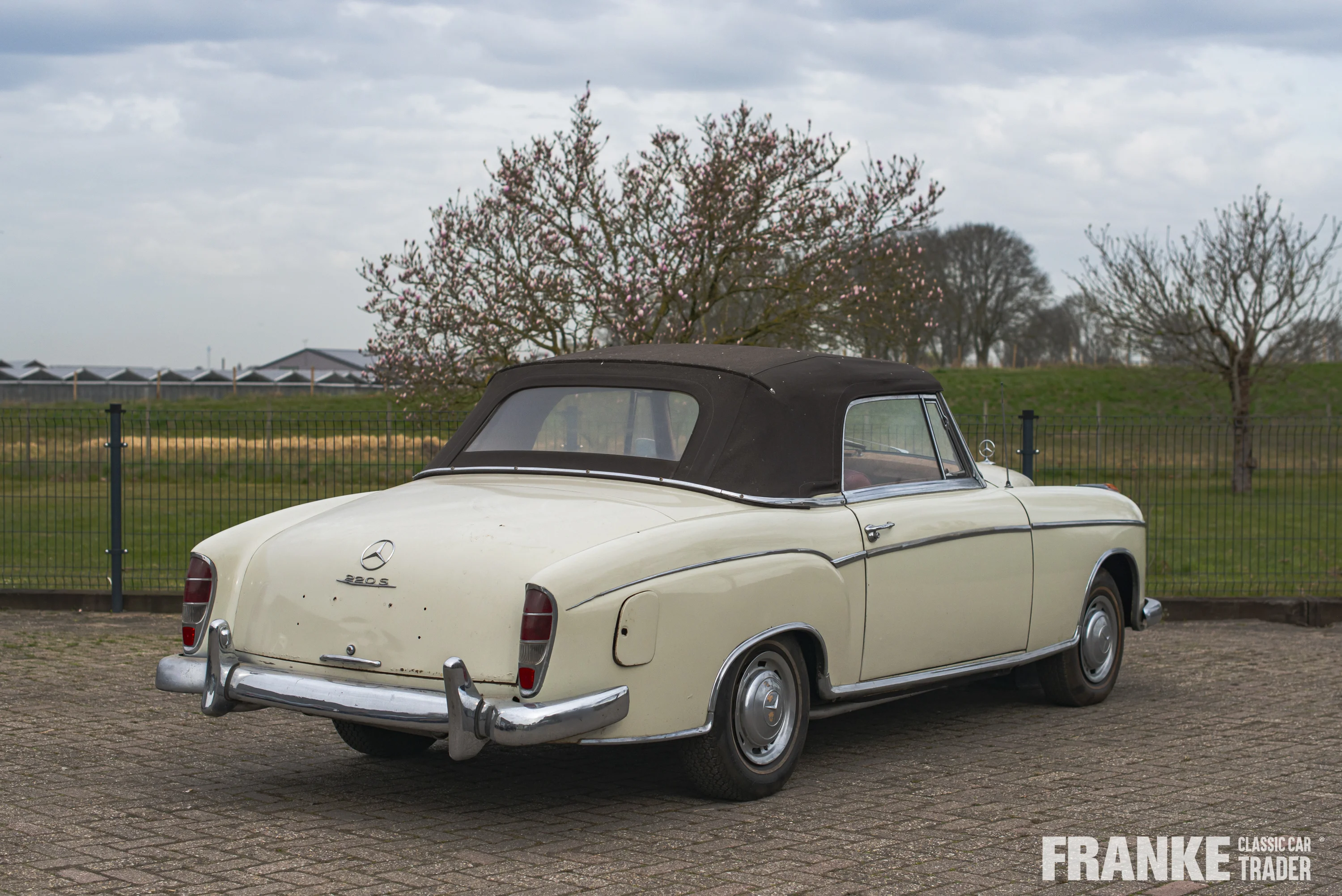 Mercedes-Benz 220 S Cabriolet - 10 mercedes 220 s cabrio beige3832 - 1-2024