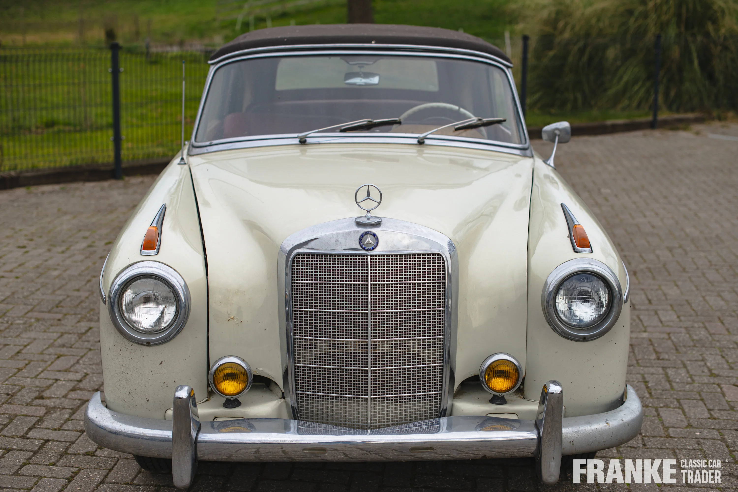 Mercedes-Benz 220 S Cabriolet - 12 mercedes 220 s cabrio beige3935 - 1-2024