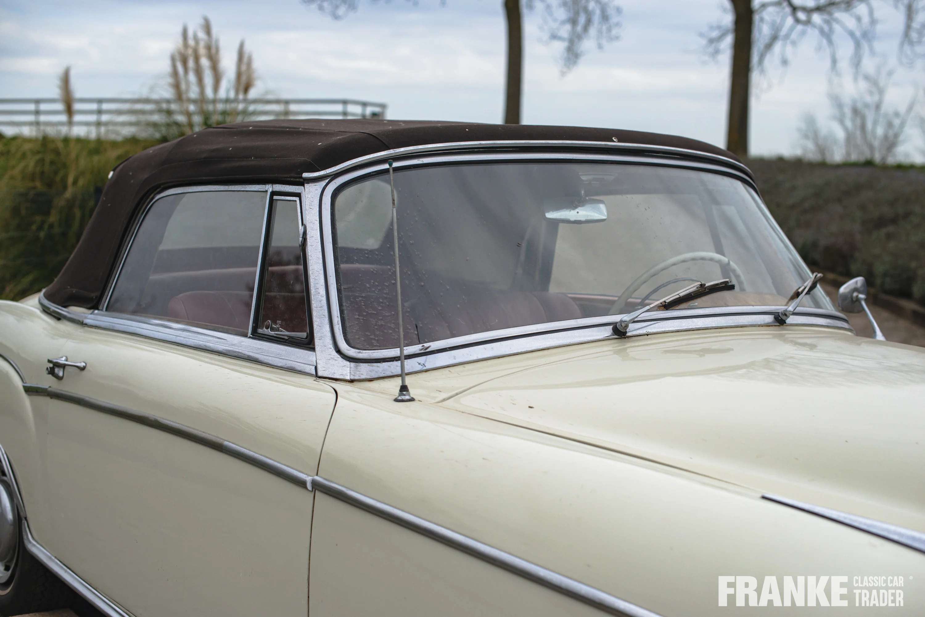 Mercedes-Benz 220 S Cabriolet - 12 mercedes 220 s cabrio beige3944 - 1-2024