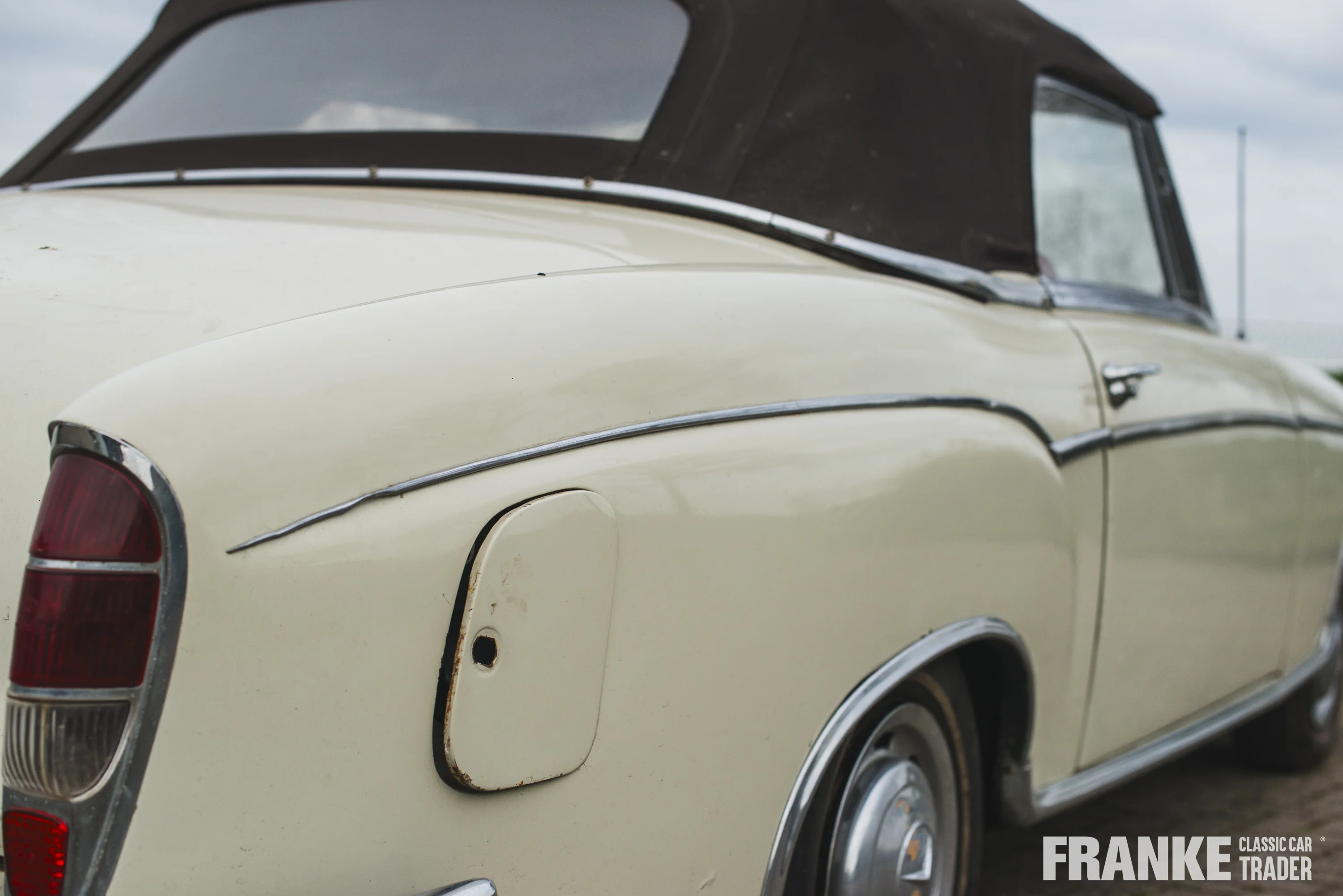 Mercedes-Benz 220 S Cabriolet - 16 mercedes 220 s cabrio beige3855 - 1-2024