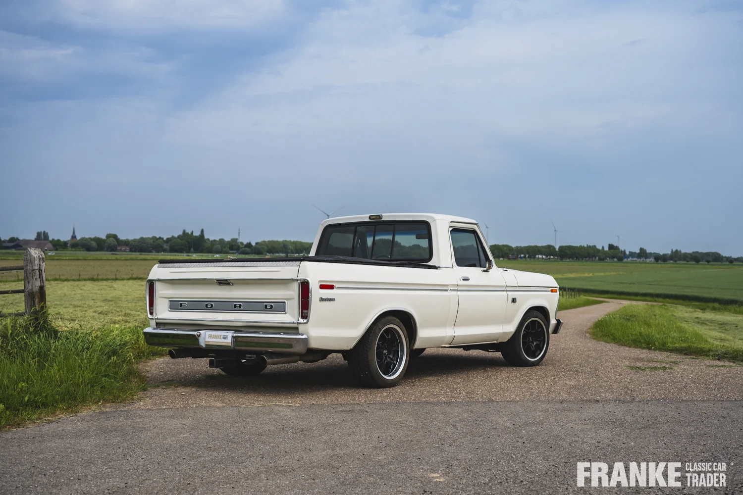 Ford F100 - 2 ford f100 wit 1101 - F100-3-26