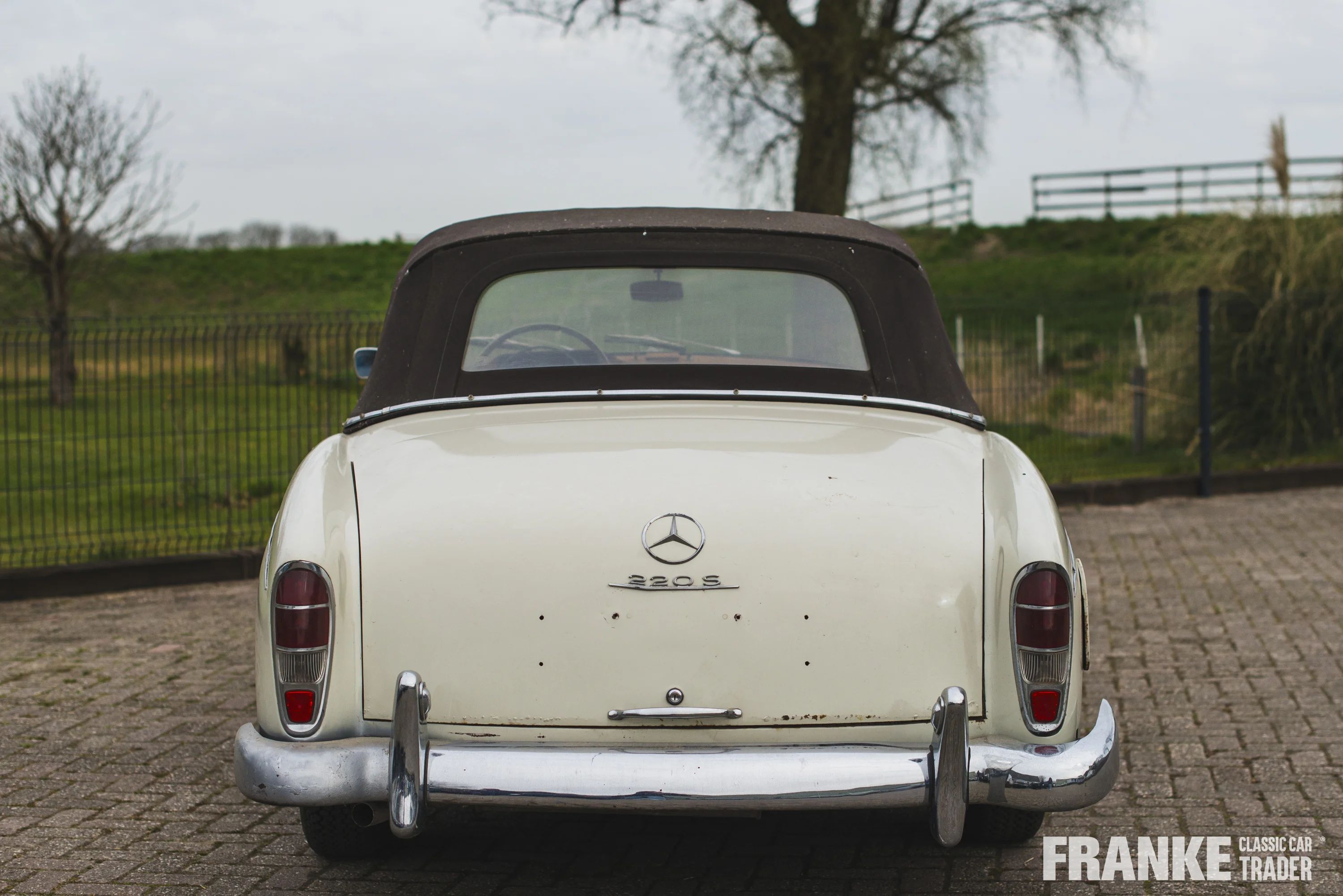Mercedes-Benz 220 S Cabriolet - 2 mercedes 220 s cabrio beige3852 - 1-2024