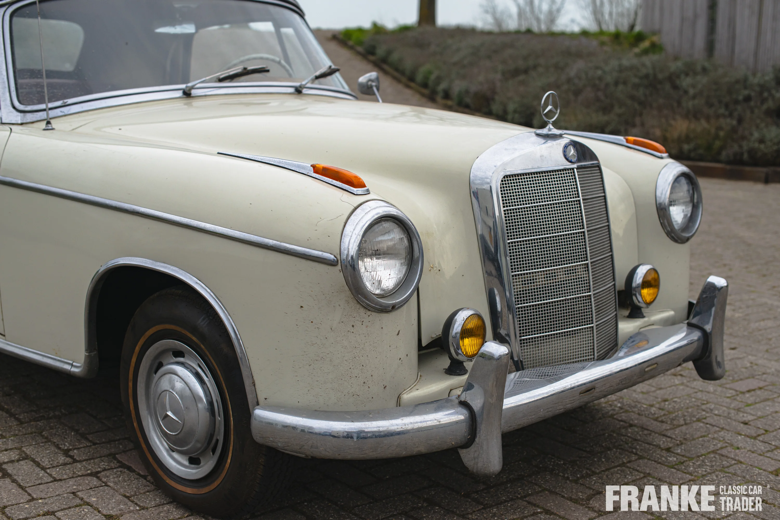 Mercedes-Benz 220 S Cabriolet - 20 mercedes 220 s cabrio beige3939 - 1-2024