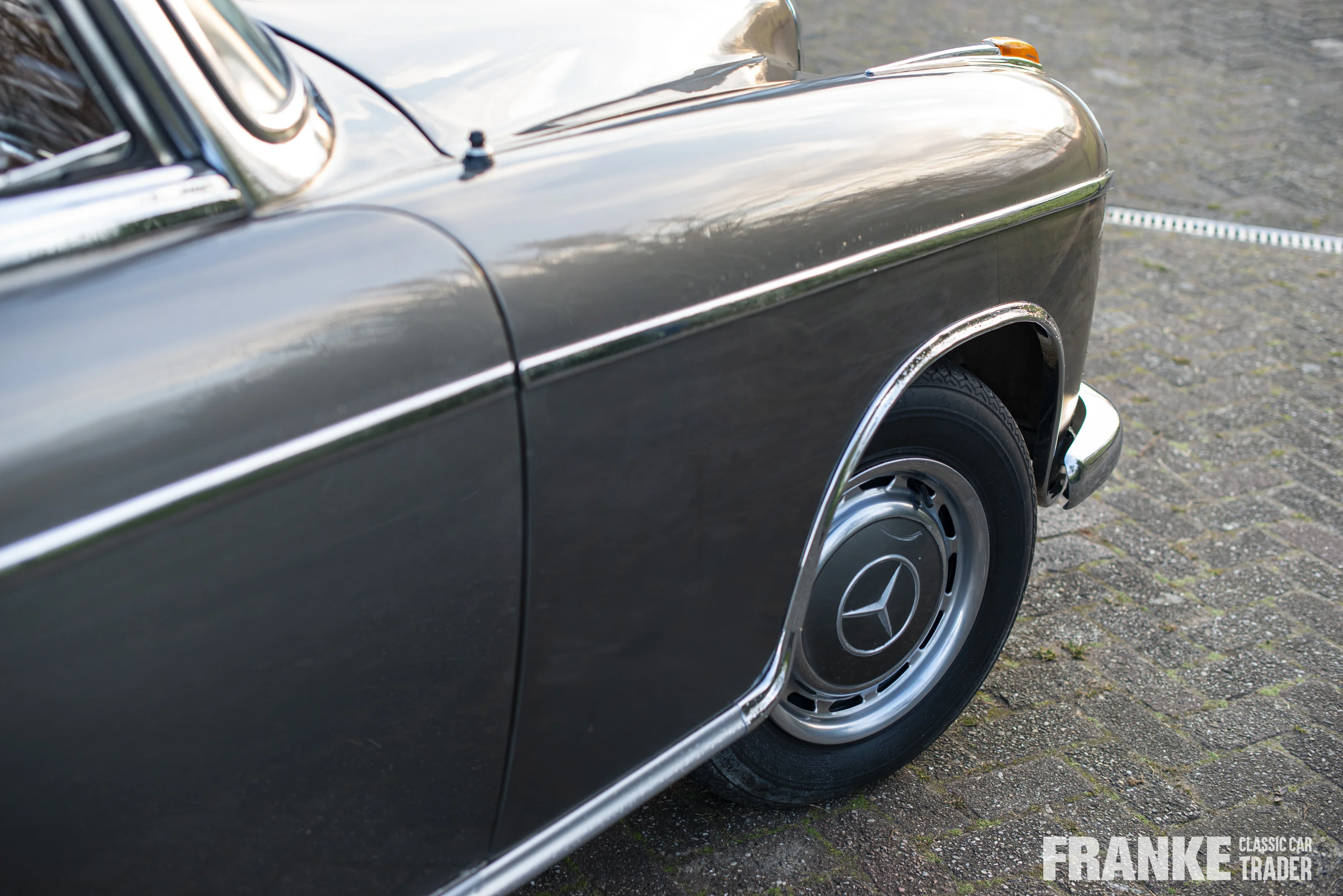 Mercedes-Benz 220 SE Coupe - 23 mercedes220se coupe4955 - 2-2024