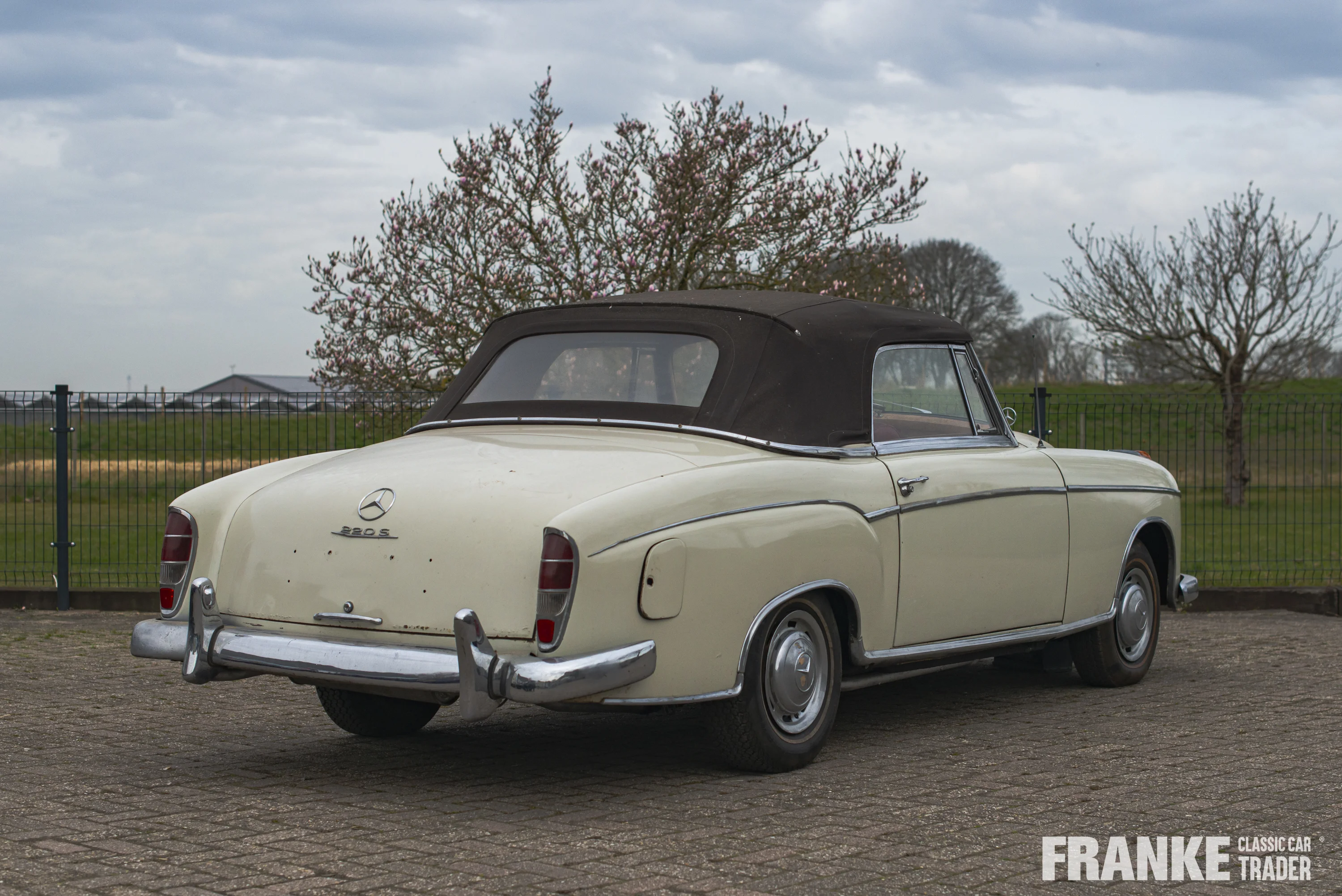 Mercedes-Benz 220 S Cabriolet - 24 mercedes 220 s cabrio beige3836 - 1-2024