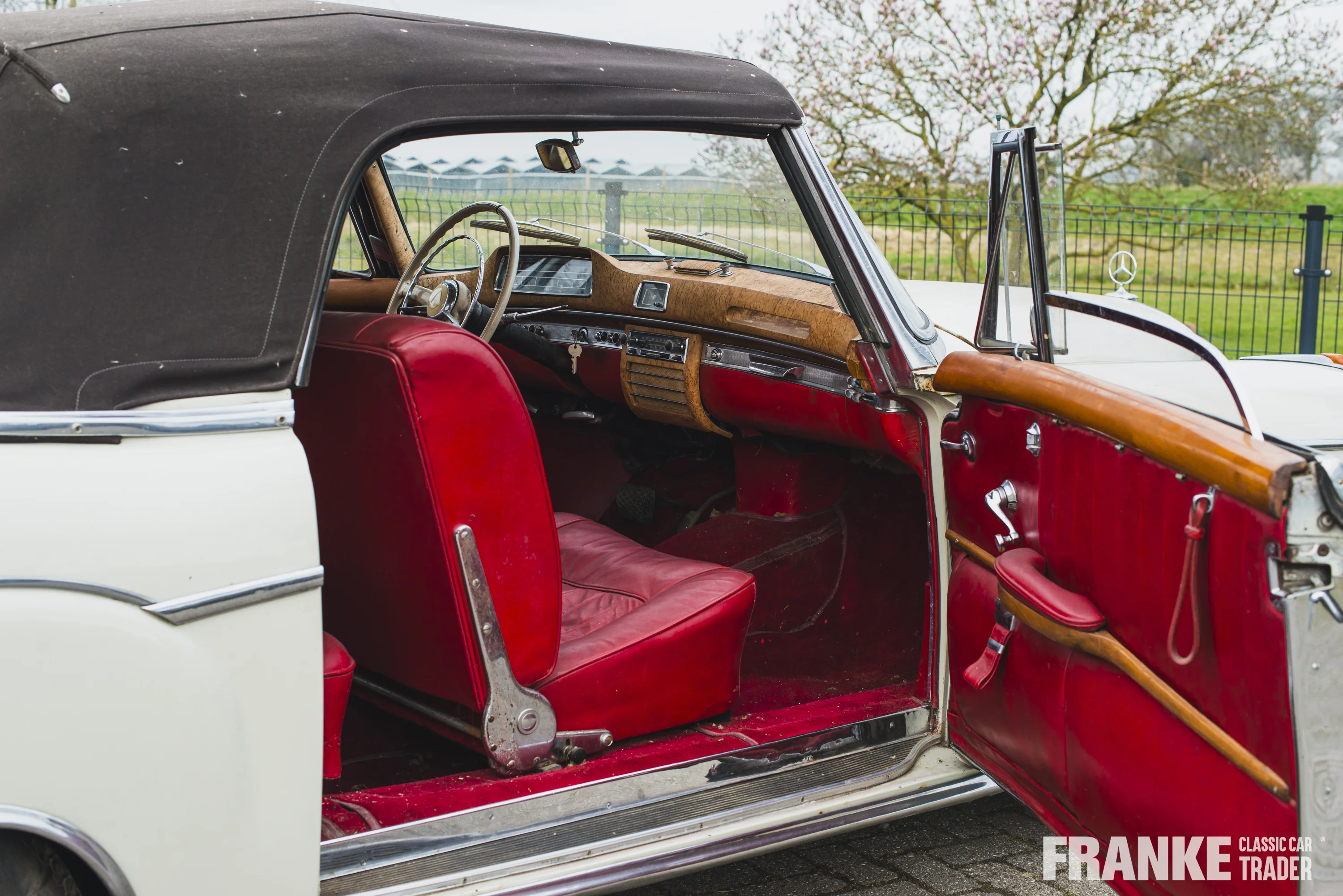 Mercedes-Benz 220 S Cabriolet - 26 mercedes 220 s cabrio beige3877 - 1-2024