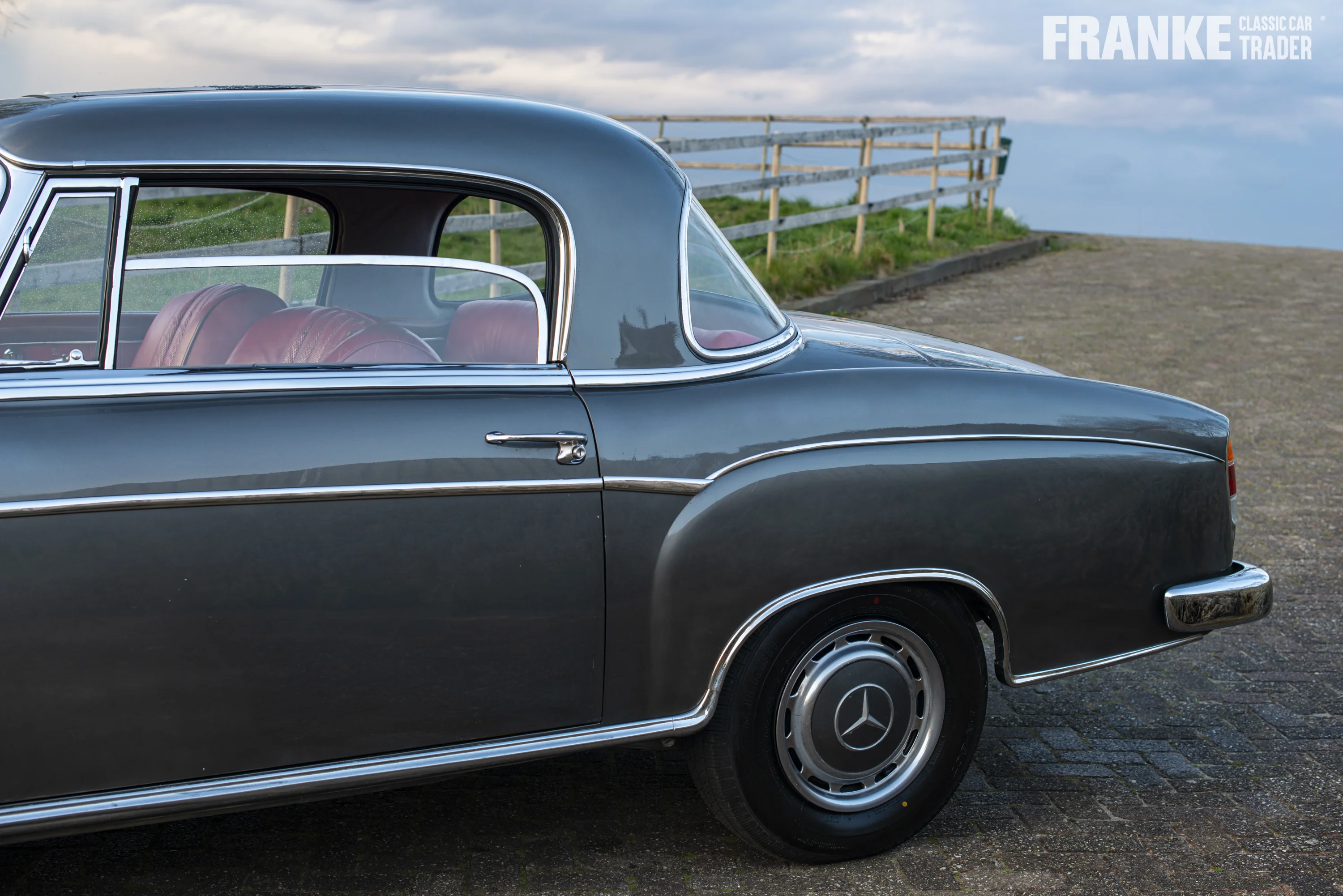 Mercedes-Benz 220 SE Coupe - 28 mercedes220se coupe4940 4 - 2-2024