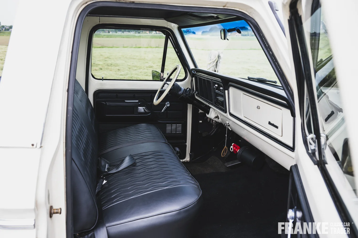 Ford F100 - 3 ford f100 wit 1122 - F100-3-26