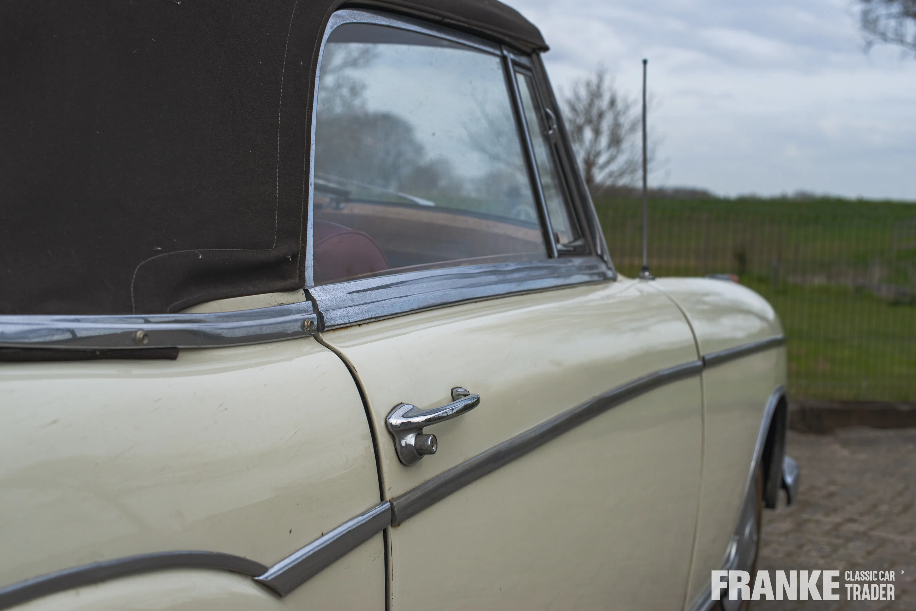 Mercedes-Benz 220 S Cabriolet - 30 mercedes 220 s cabrio beige3891 - 1-2024