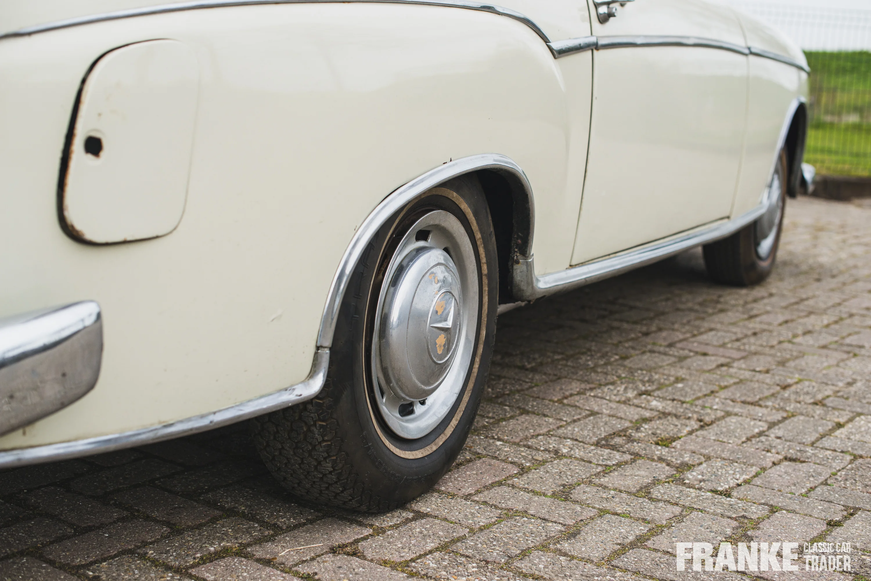 Mercedes-Benz 220 S Cabriolet - 4 mercedes 220 s cabrio beige3856 - 1-2024