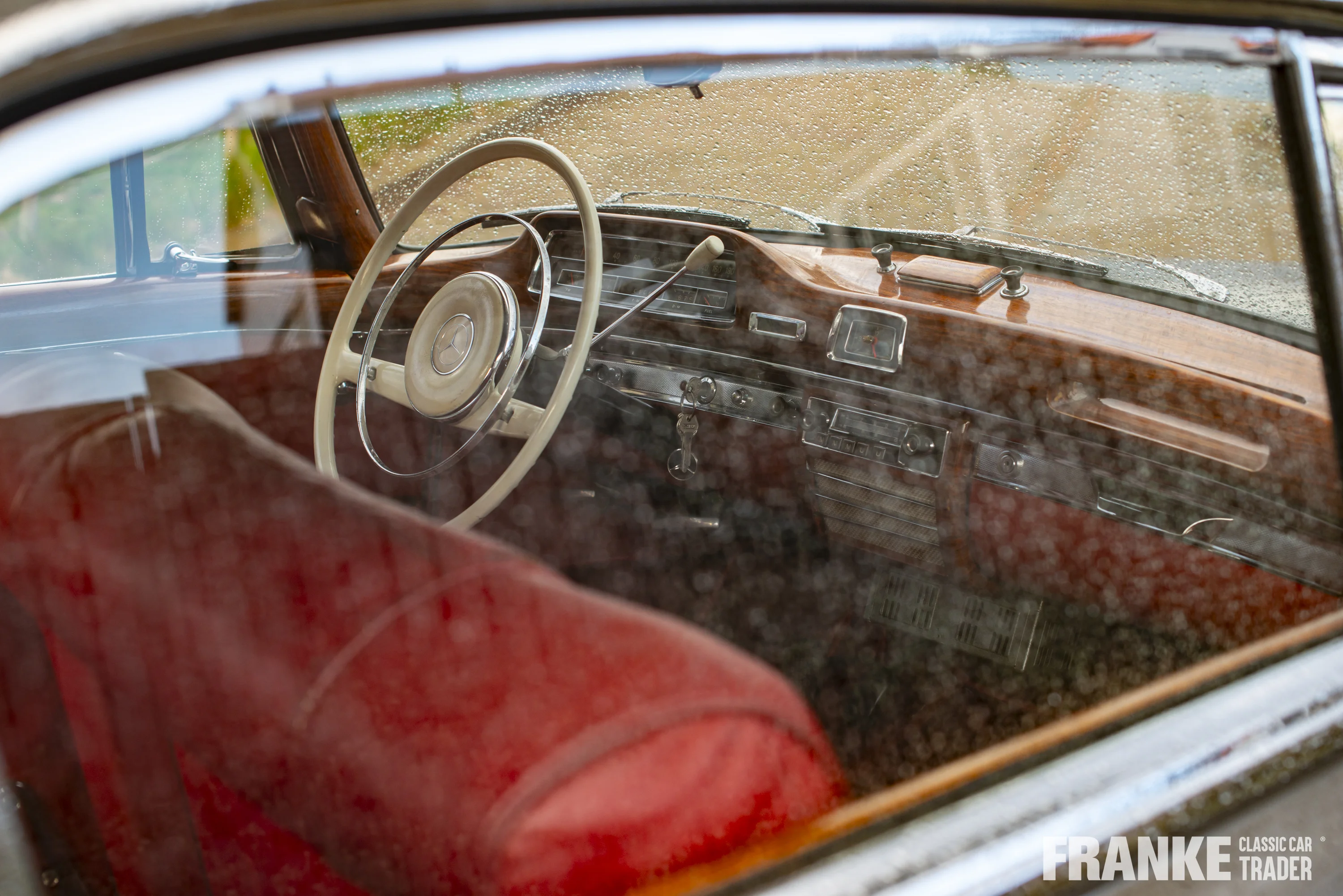 Mercedes-Benz 220 SE Coupe - 4 mercedes220se coupe4853 - 2-2024