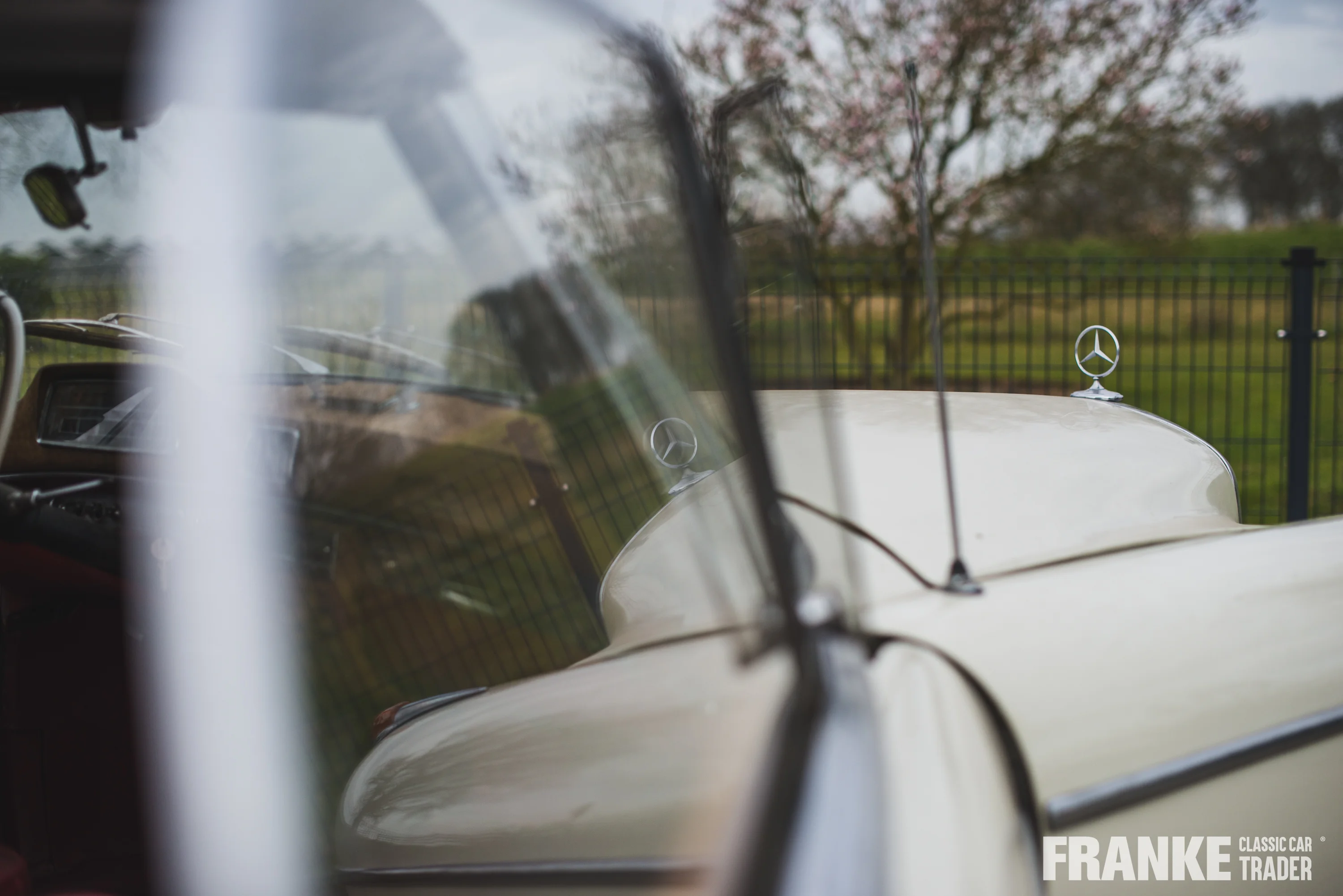 Mercedes-Benz 220 S Cabriolet - 5 mercedes 220 s cabrio beige3860 - 1-2024