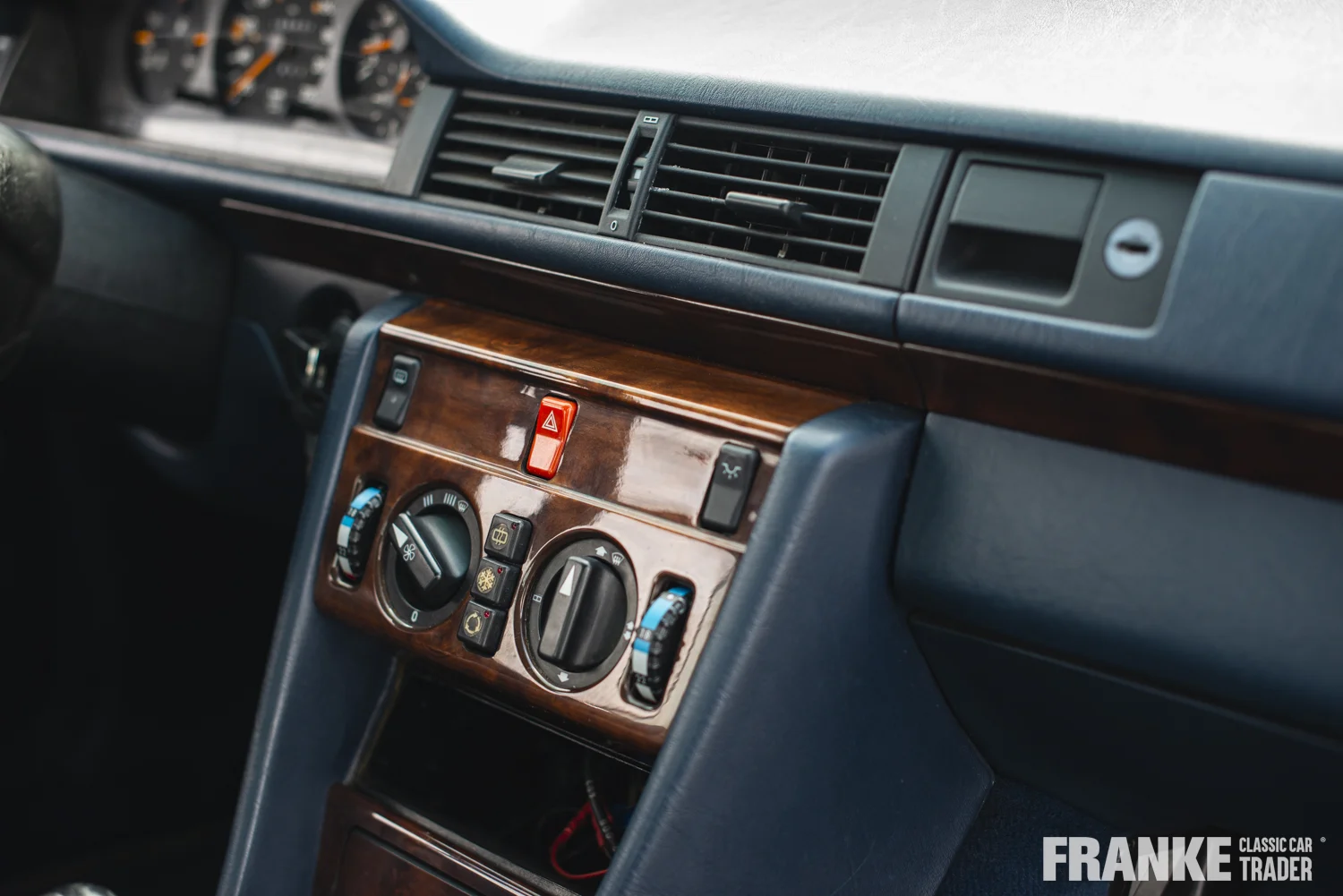 Mercedes-Benz 230 CE - 65b mb 230 cev 6290 - WDB1240431B611217