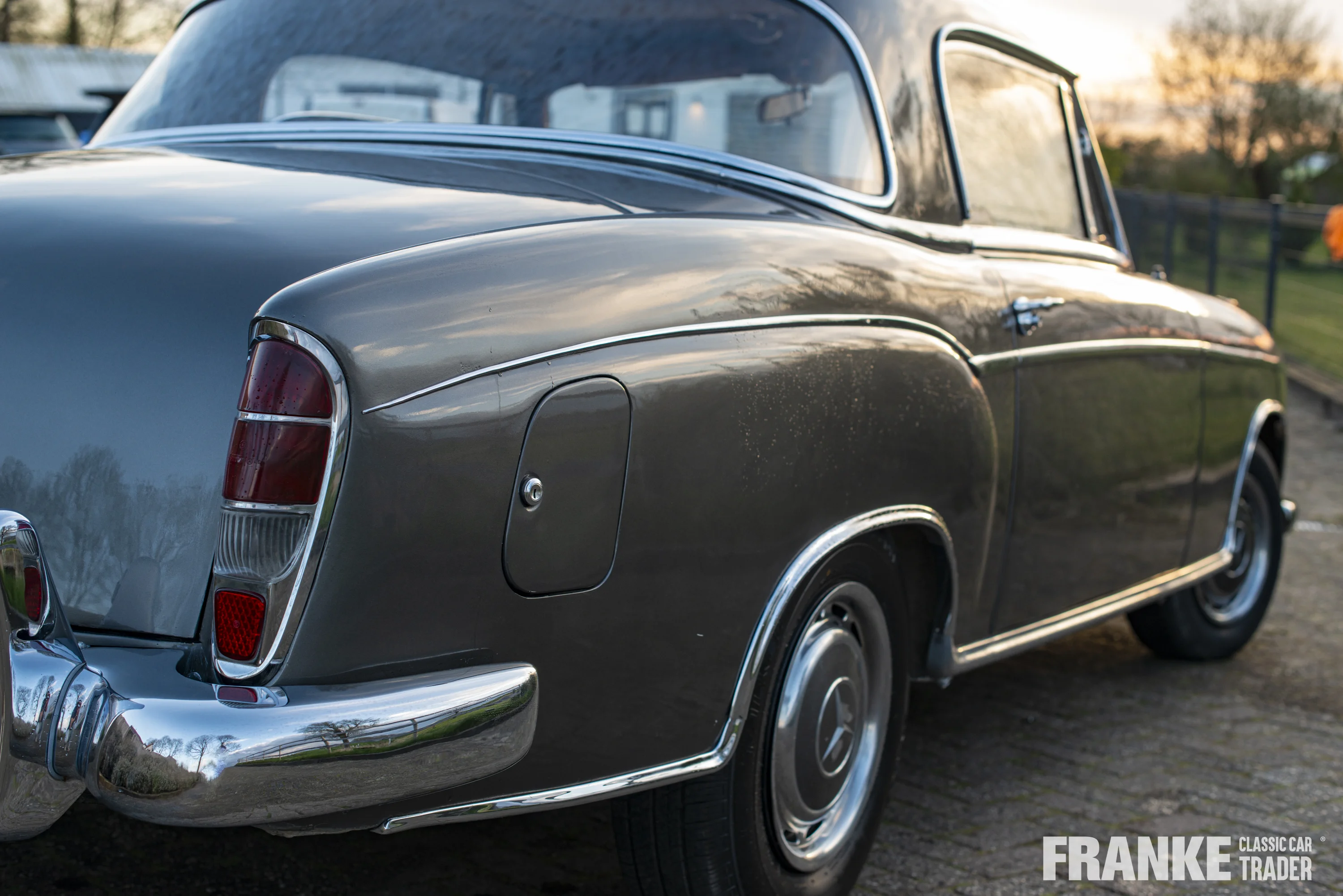 Mercedes-Benz 220 SE Coupe - 8 mercedes220se coupe4941 - 2-2024