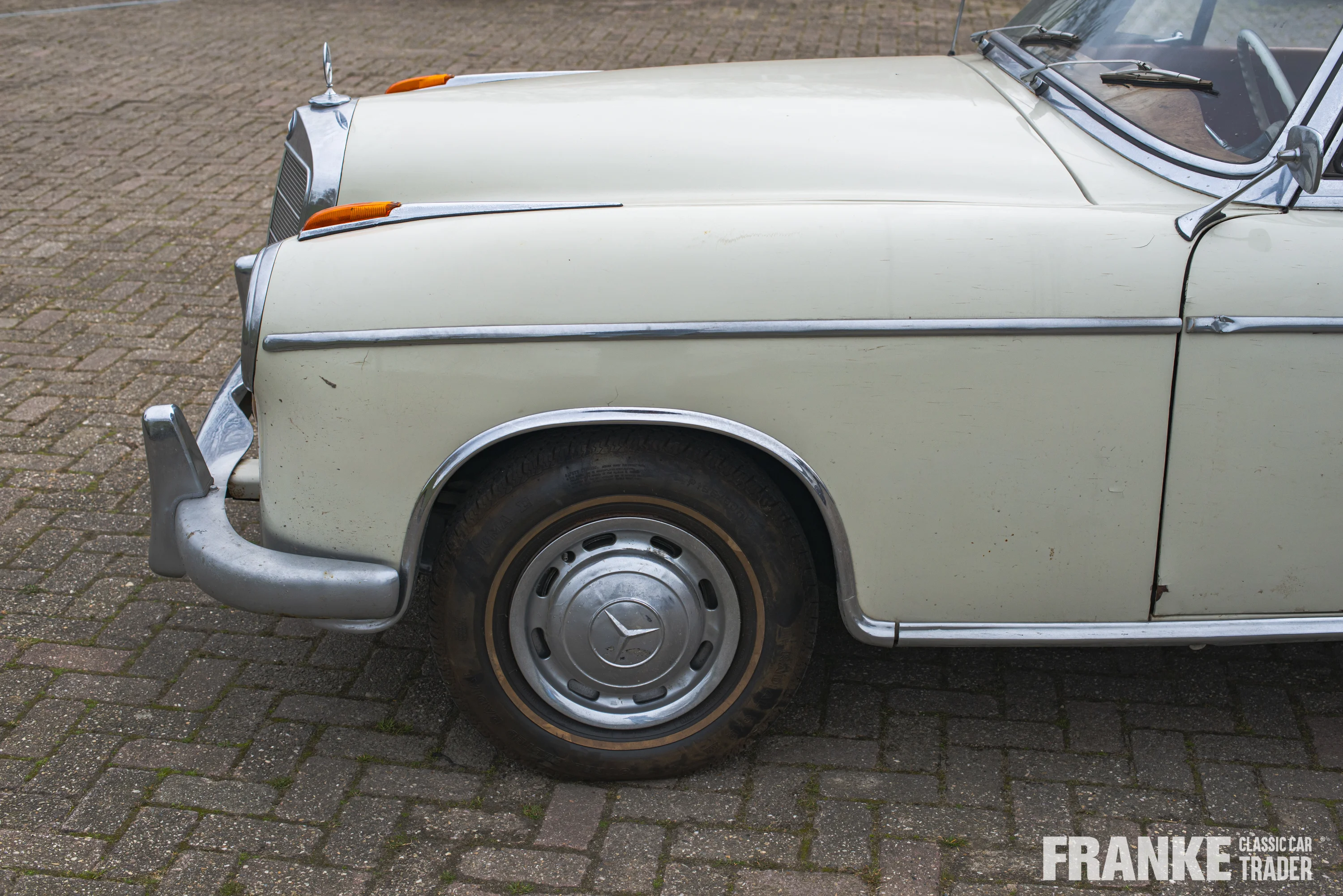 Mercedes-Benz 220 S Cabriolet - 9 mercedes 220 s cabrio beige3894 - 1-2024